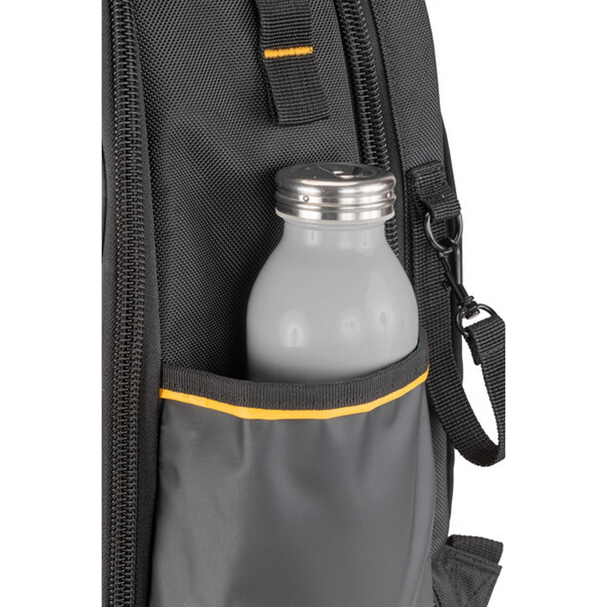 กระเป๋าสะพายบ่า PRO BACKPACK